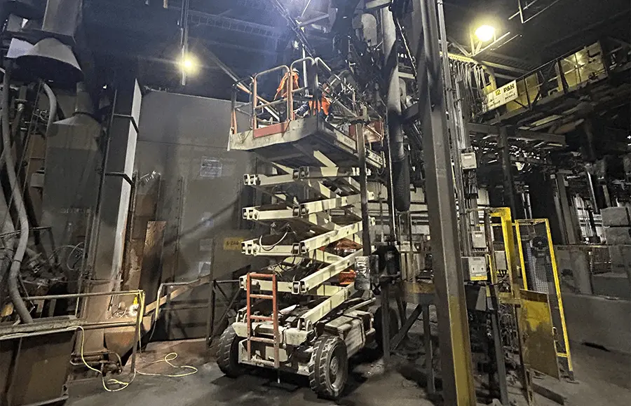 Scissor lift in industry